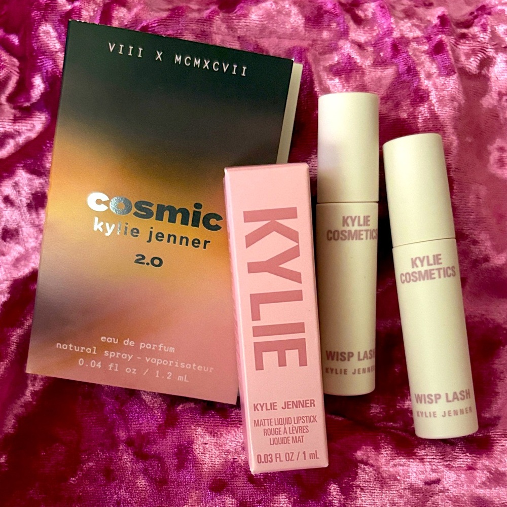 Kylie Cosmetics Lipstick and Wisp Lash Set